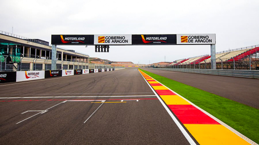 Ligne droite de départ du circuit  MotorLand Aragón