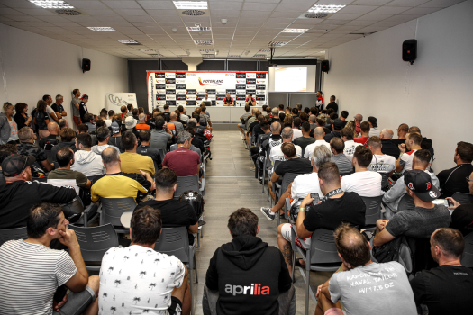 Salle briefing Motorland avec MPS