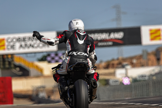 Photo sur piste motorland Aragon avec MPS